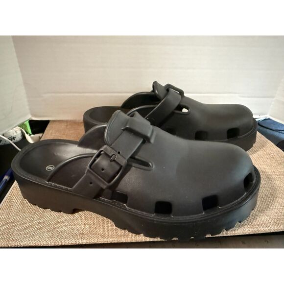 Womens NWOT Buckle Detail Clogs Size 9 by Rouge, Black - Picture 2 of 4